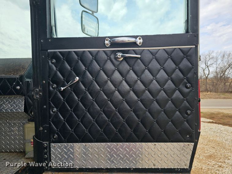 image for item DO7861 1985 Hendrickson 1871 W64 pumper fire truck