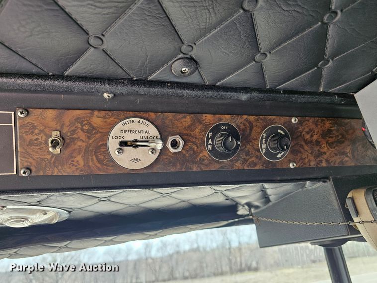 image for item DO7861 1985 Hendrickson 1871 W64 pumper fire truck