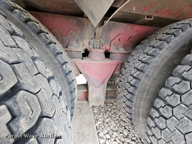 image for item DO7861 1985 Hendrickson 1871 W64 pumper fire truck