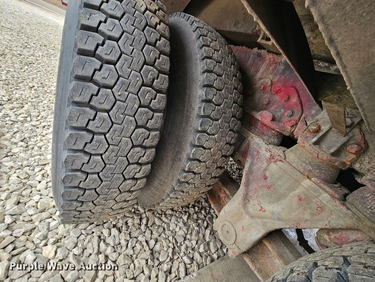 image for item DO7861 1985 Hendrickson 1871 W64 pumper fire truck