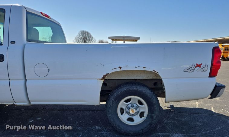 image for item DP6214 2003 Chevrolet Silverado 1500 pickup truck