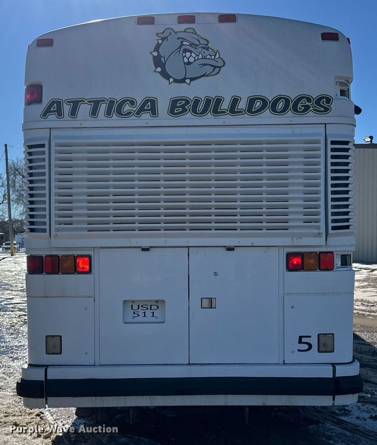 image for item DQ0448 2000 MCI 102-DL3 coach bus