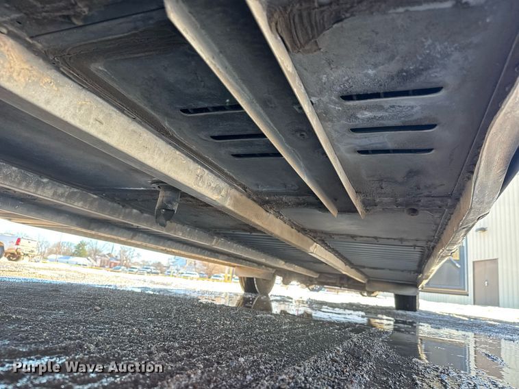 image for item DQ0448 2000 MCI 102-DL3 coach bus