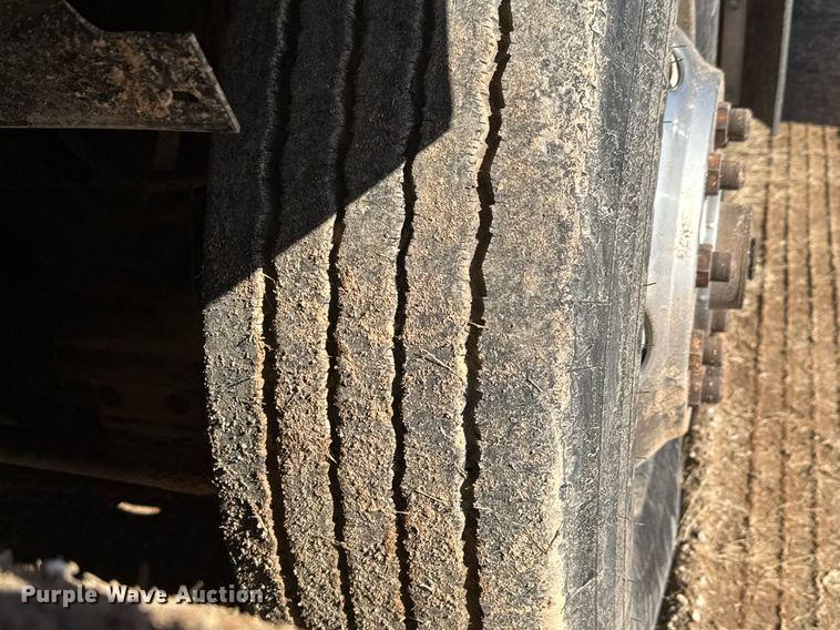 image for item DQ0448 2000 MCI 102-DL3 coach bus