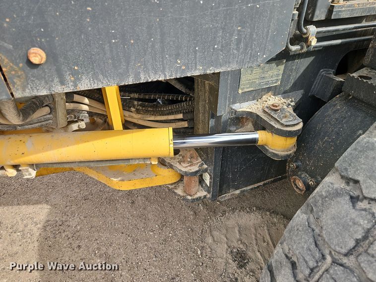 image for item DT7661 2011 Komatsu GD655-5 motor grader