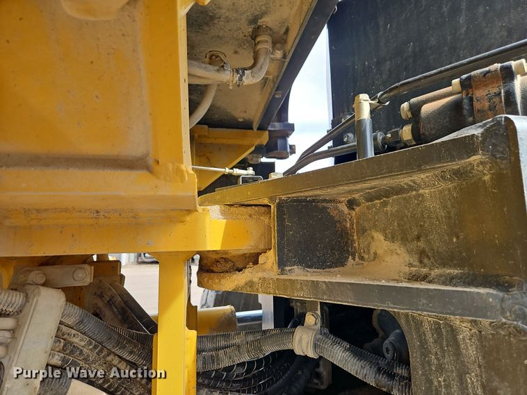 image for item DT7661 2011 Komatsu GD655-5 motor grader