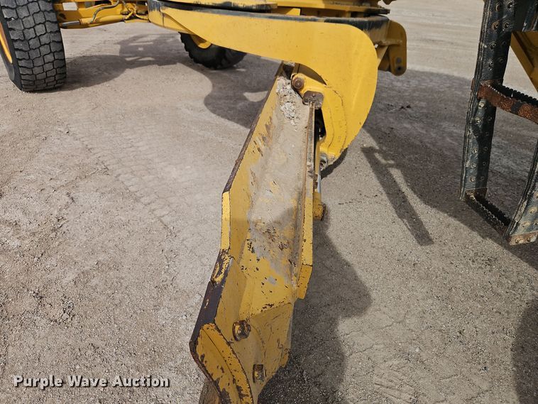 image for item DT7661 2011 Komatsu GD655-5 motor grader