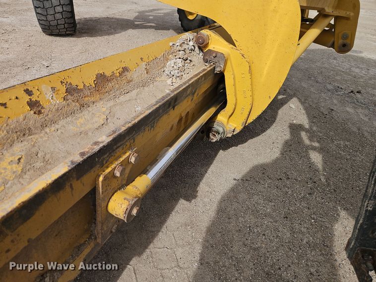 image for item DT7661 2011 Komatsu GD655-5 motor grader