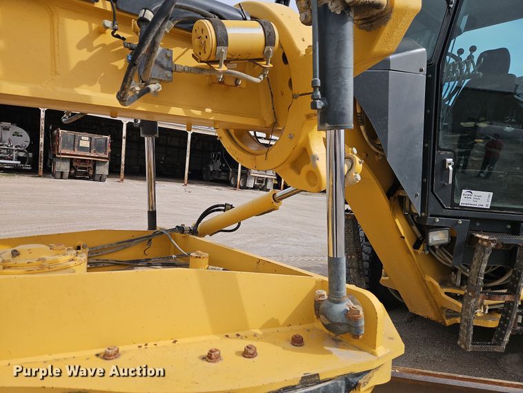 image for item DT7661 2011 Komatsu GD655-5 motor grader