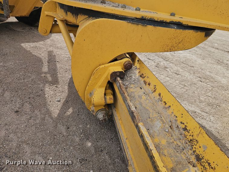 image for item DT7661 2011 Komatsu GD655-5 motor grader