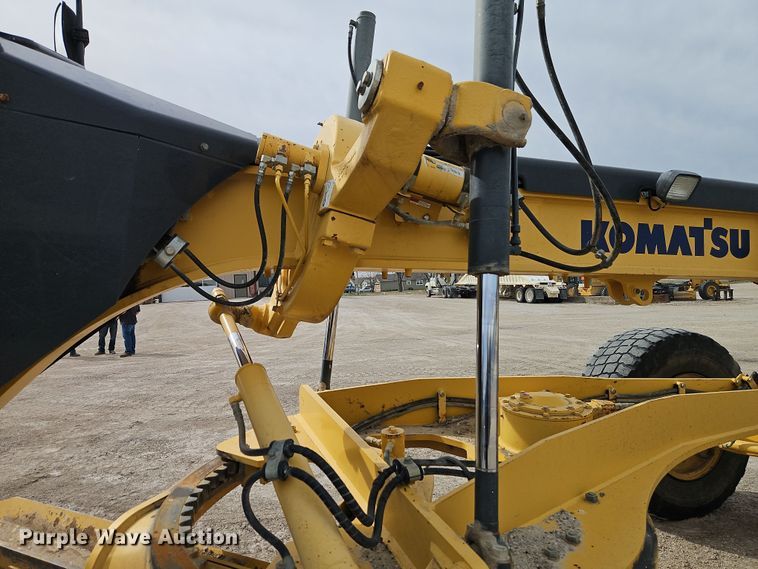 image for item DT7661 2011 Komatsu GD655-5 motor grader