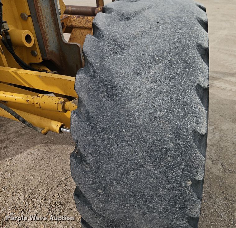 image for item DT7661 2011 Komatsu GD655-5 motor grader