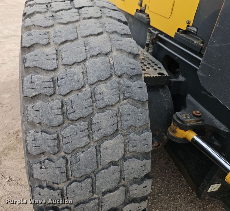 image for item DT7661 2011 Komatsu GD655-5 motor grader