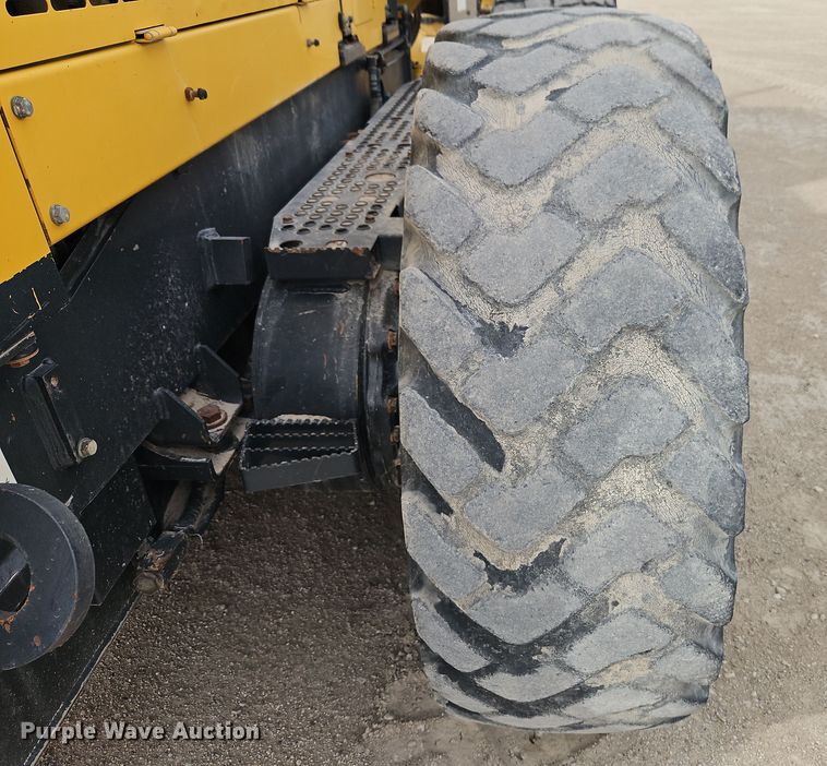 image for item DT7661 2011 Komatsu GD655-5 motor grader