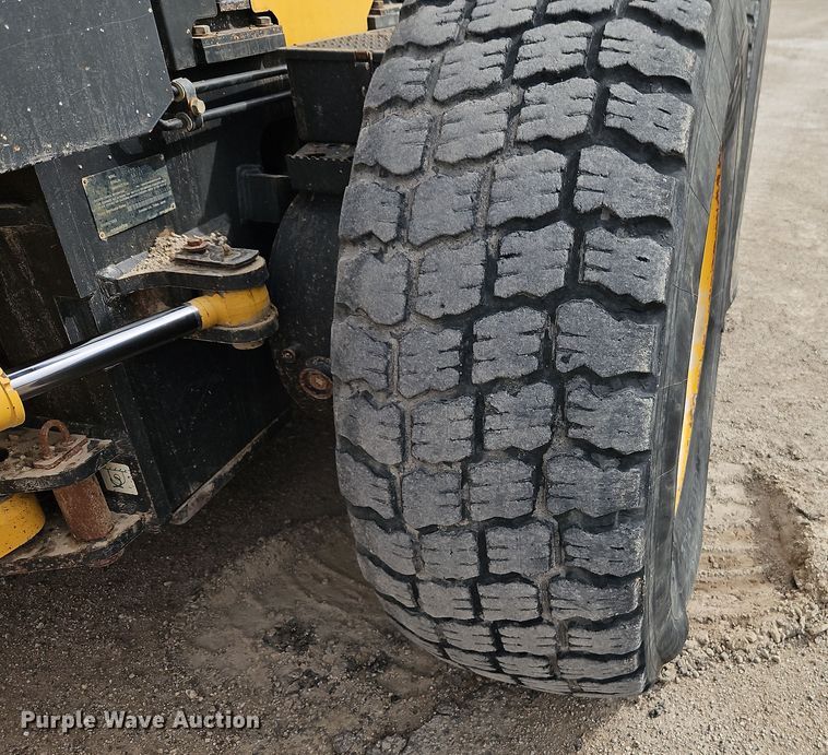 image for item DT7661 2011 Komatsu GD655-5 motor grader