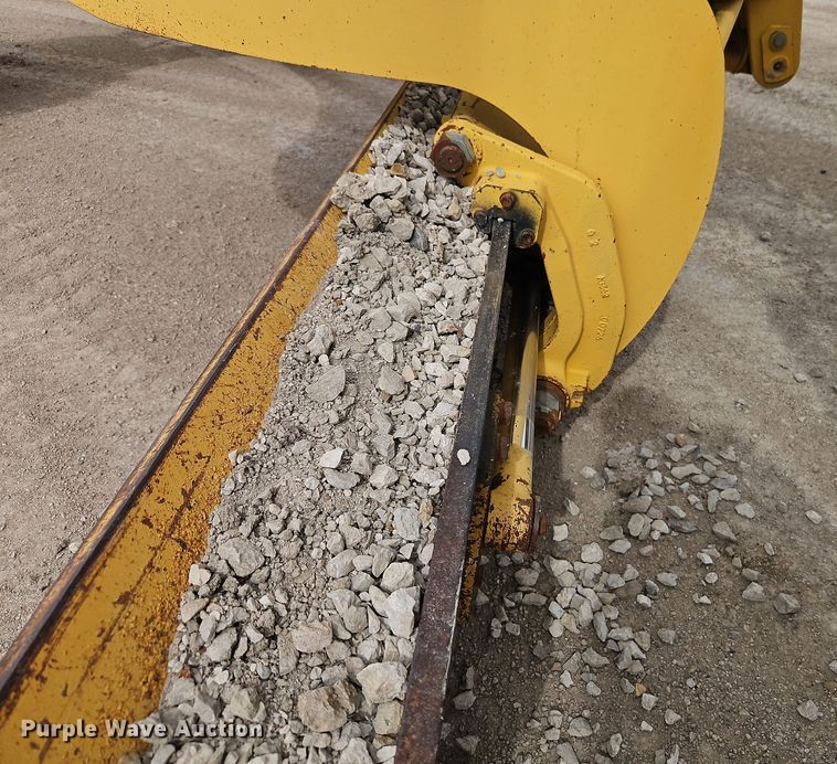 image for item DT7662 2011 Komatsu GD655-5 motor grader