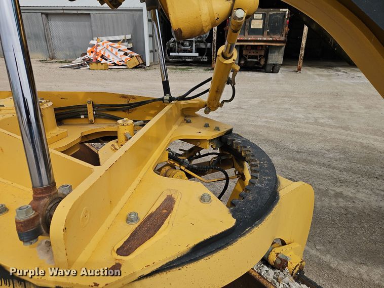 image for item DT7662 2011 Komatsu GD655-5 motor grader