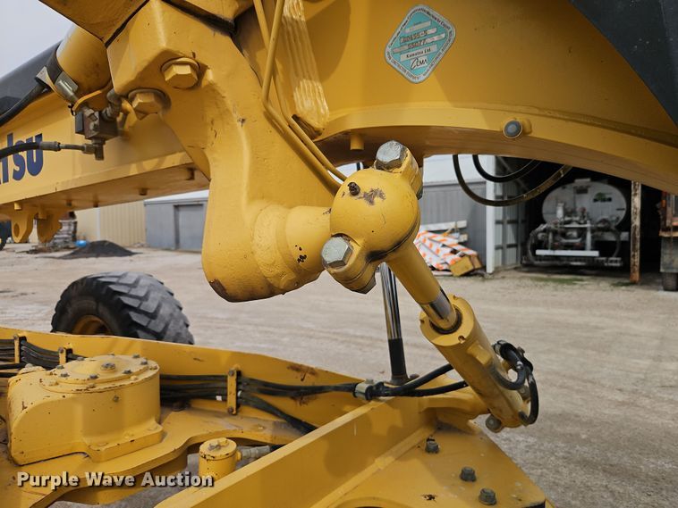image for item DT7662 2011 Komatsu GD655-5 motor grader