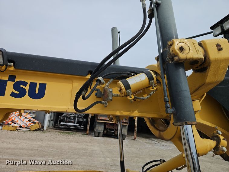 image for item DT7662 2011 Komatsu GD655-5 motor grader