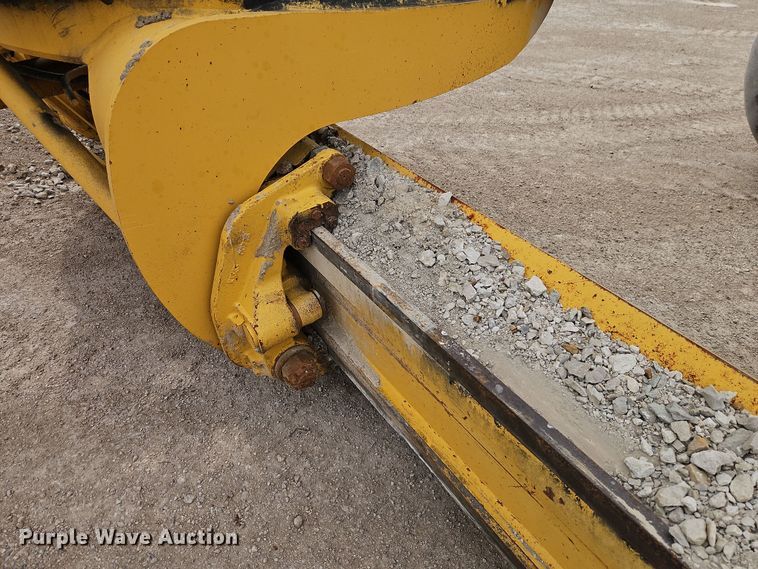 image for item DT7662 2011 Komatsu GD655-5 motor grader