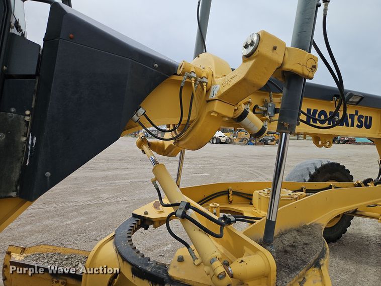 image for item DT7662 2011 Komatsu GD655-5 motor grader