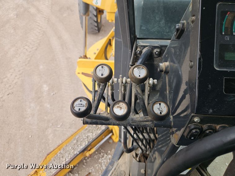 image for item DT7662 2011 Komatsu GD655-5 motor grader