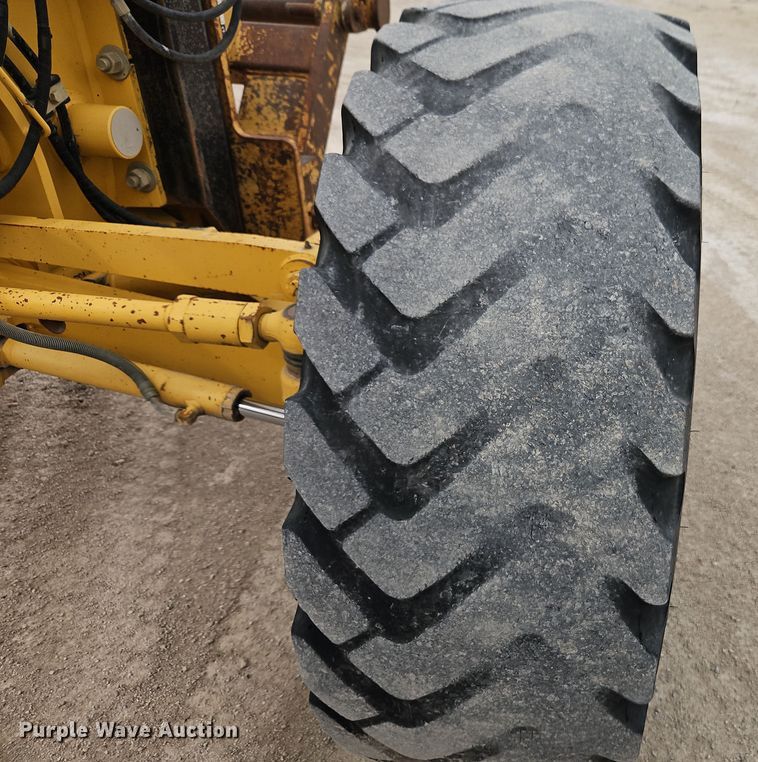 image for item DT7662 2011 Komatsu GD655-5 motor grader