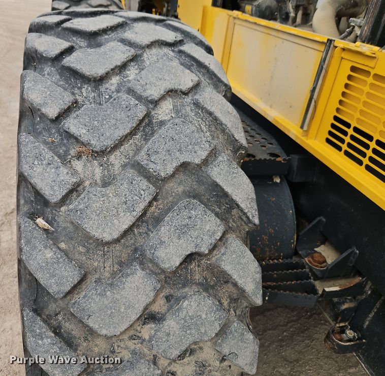 image for item DT7662 2011 Komatsu GD655-5 motor grader