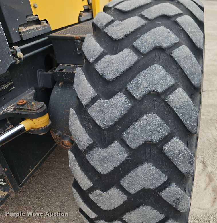 image for item DT7662 2011 Komatsu GD655-5 motor grader