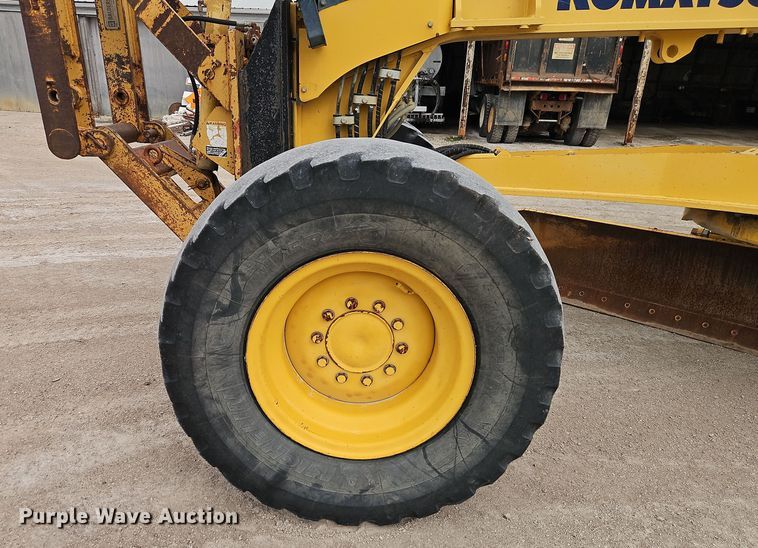 image for item DT7662 2011 Komatsu GD655-5 motor grader