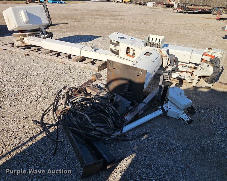 image for item DT7665 Versalift VST240I bucket lift