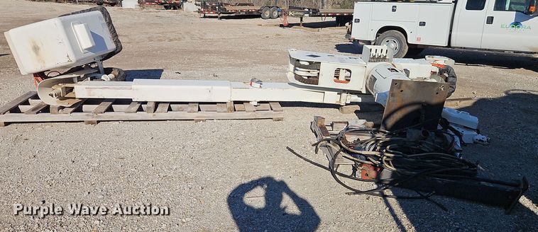 image for item DT7665 Versalift VST240I bucket lift