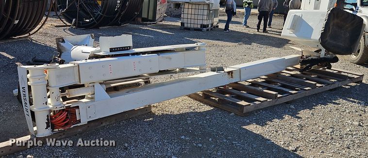 image for item DT7665 Versalift VST240I bucket lift