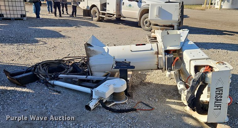 image for item DT7665 Versalift VST240I bucket lift