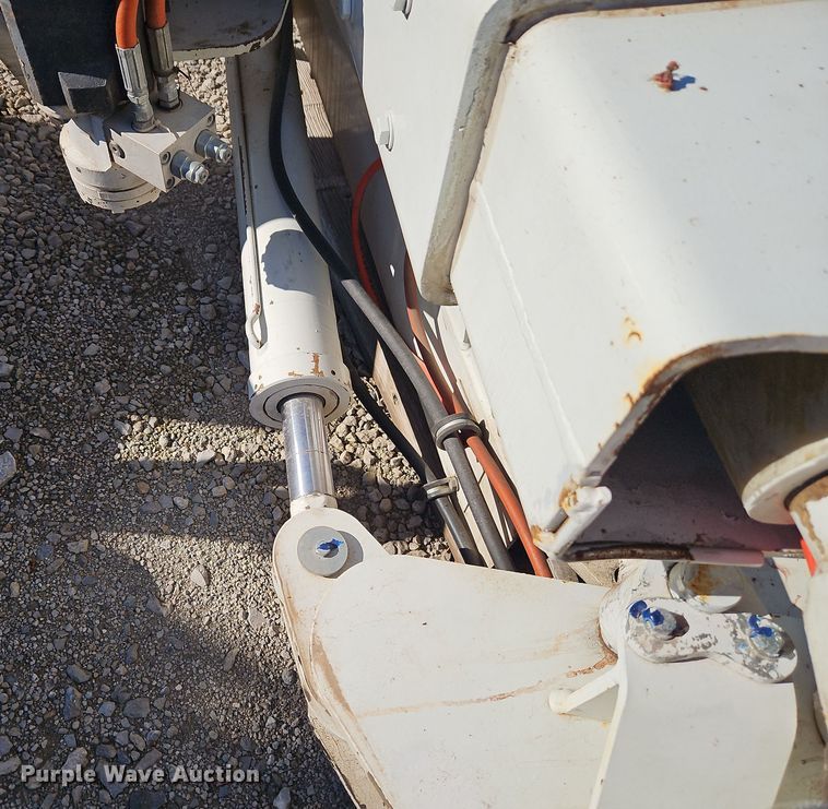 image for item DT7665 Versalift VST240I bucket lift