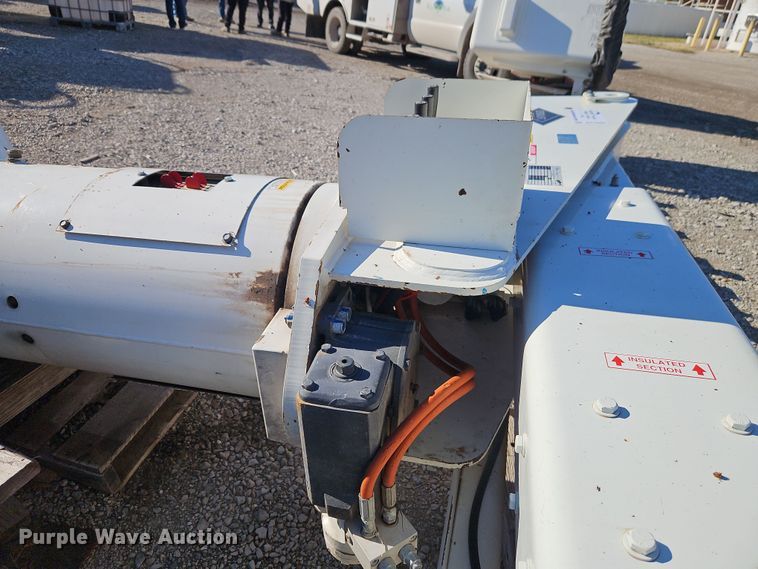 image for item DT7665 Versalift VST240I bucket lift