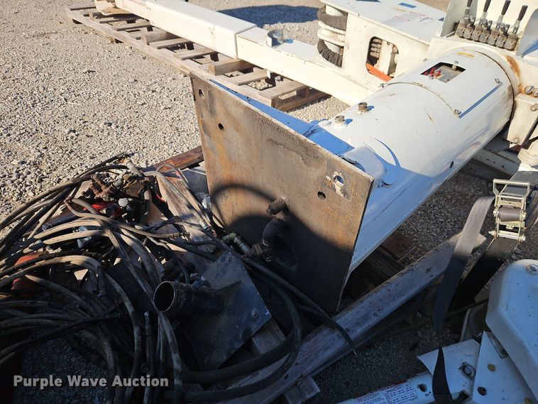 image for item DT7665 Versalift VST240I bucket lift