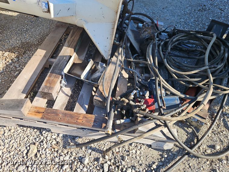 image for item DT7665 Versalift VST240I bucket lift