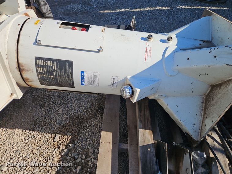 image for item DT7665 Versalift VST240I bucket lift