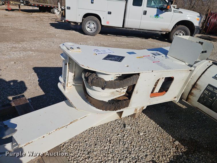 image for item DT7665 Versalift VST240I bucket lift