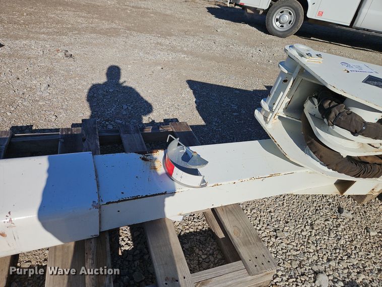 image for item DT7665 Versalift VST240I bucket lift