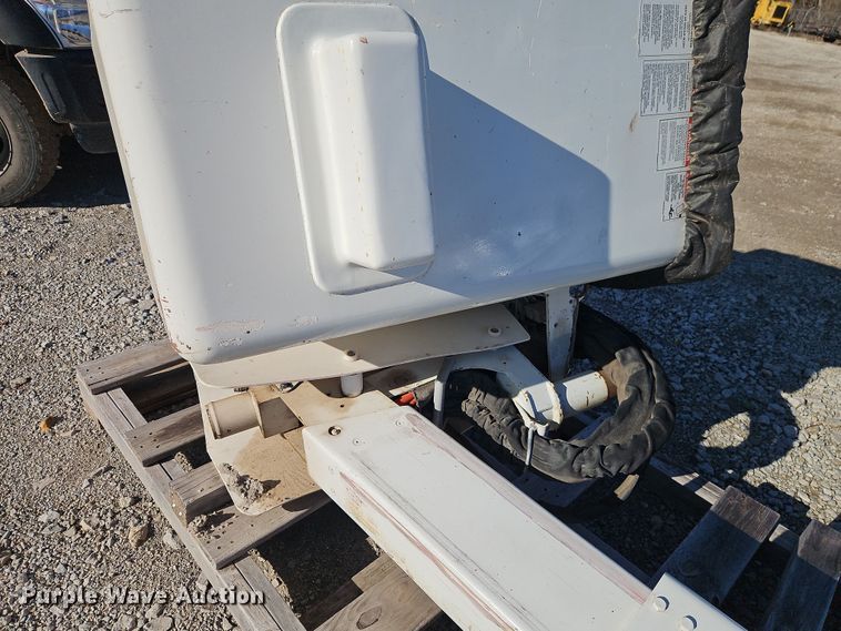 image for item DT7665 Versalift VST240I bucket lift