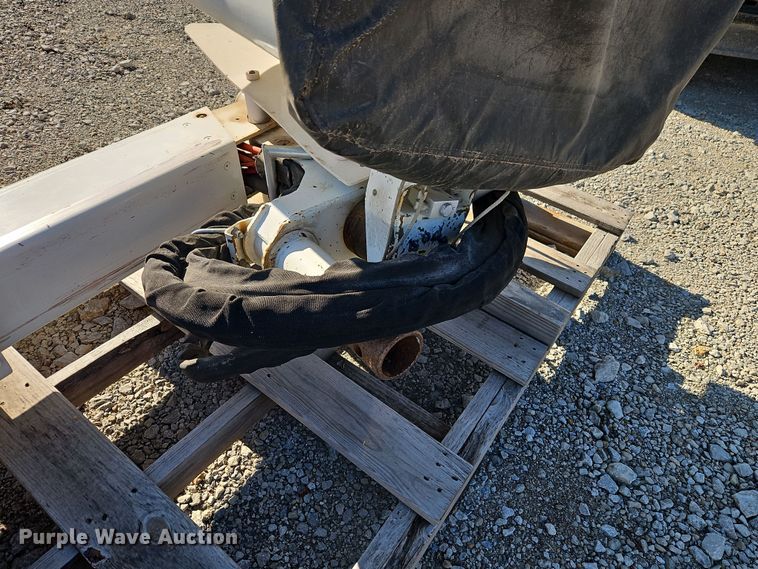 image for item DT7665 Versalift VST240I bucket lift