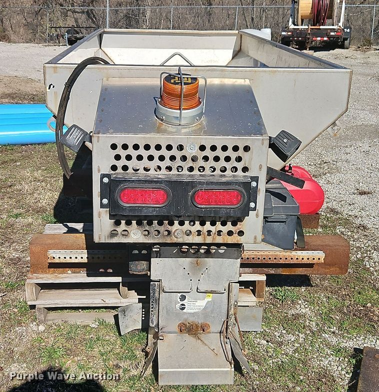 image for item DT7666 Henderson FSP2x10xBRIGGSxSS spreader