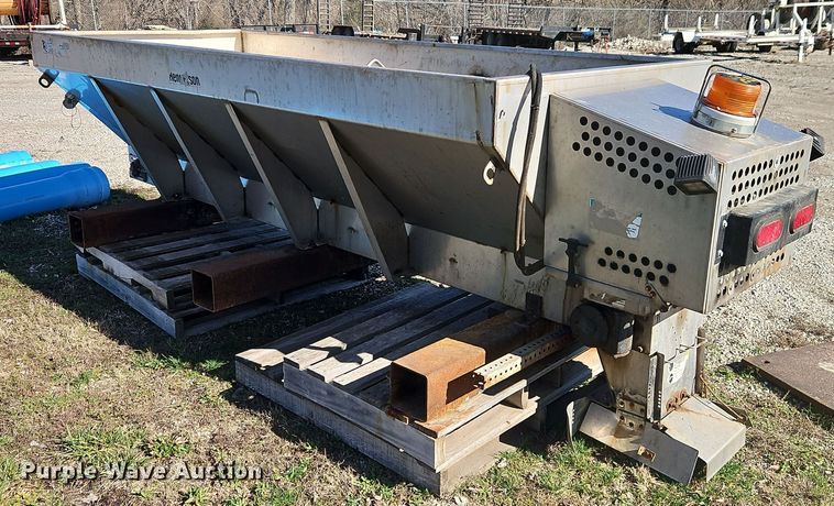 image for item DT7666 Henderson FSP2x10xBRIGGSxSS spreader