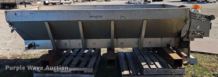 image for item DT7666 Henderson FSP2x10xBRIGGSxSS spreader