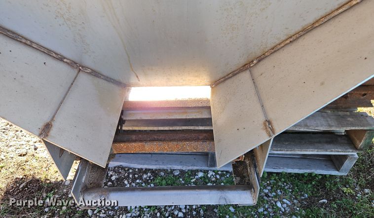 image for item DT7666 Henderson FSP2x10xBRIGGSxSS spreader