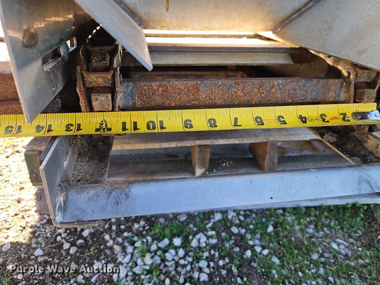 image for item DT7666 Henderson FSP2x10xBRIGGSxSS spreader