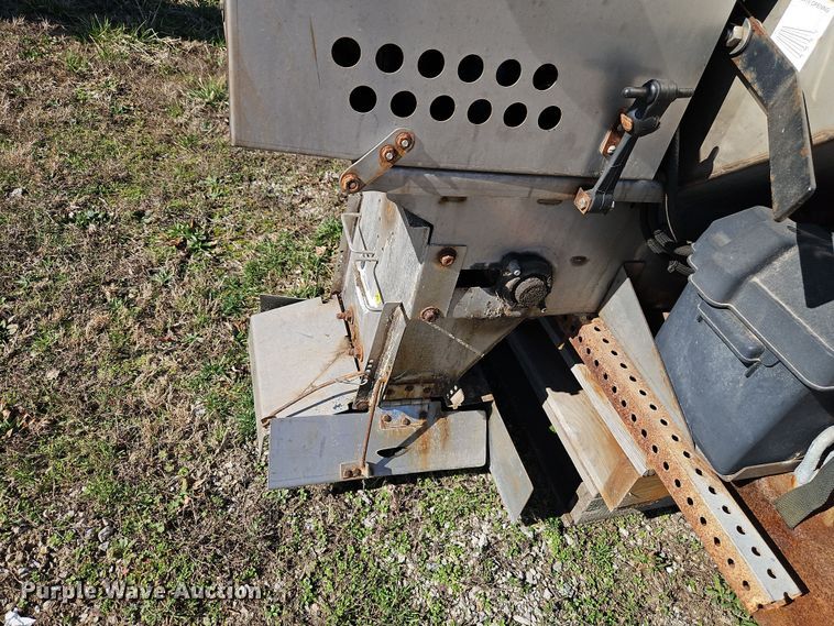 image for item DT7666 Henderson FSP2x10xBRIGGSxSS spreader