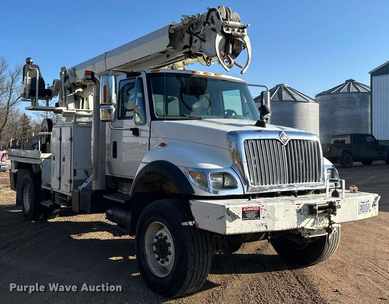 image for item DV0650 2005 International 7400 digger derrick truck